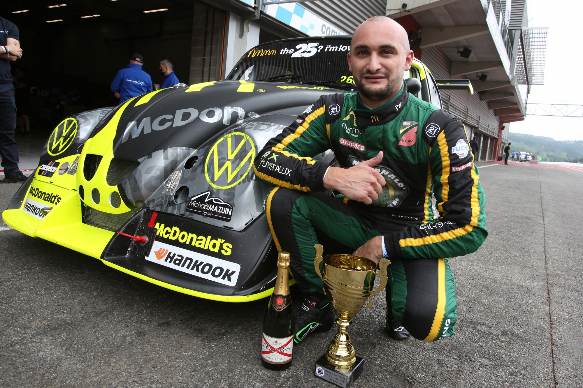 image 0 - Pole position et nouveau record pour Visnovsky (#260 McDonald’s Racing by Comtoyou)