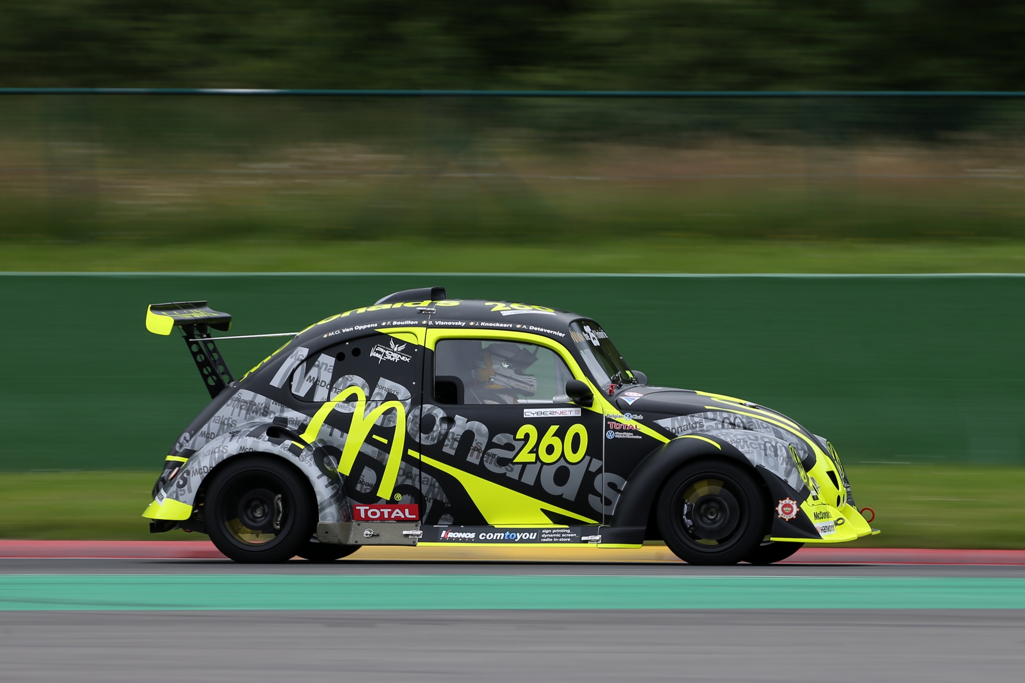 image 2 - Pole position et nouveau record pour Visnovsky (#260 McDonald’s Racing by Comtoyou)