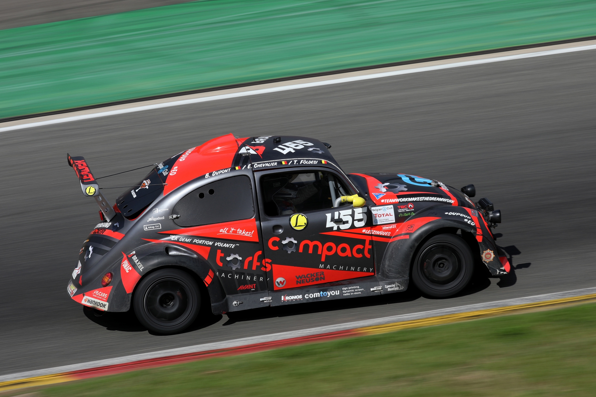 image 2 - La VW Fun Cup et Torfs Compact Machinery s’associent pour 2022