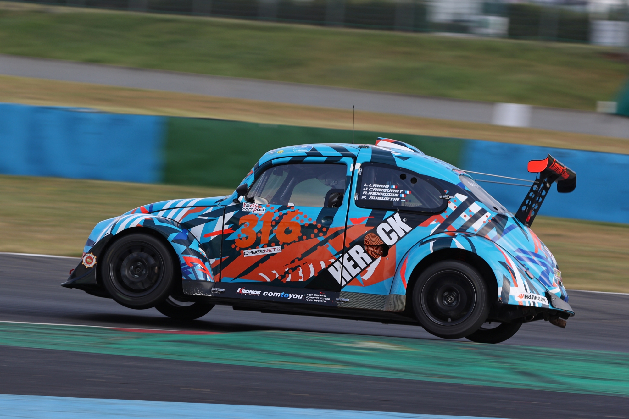 image 1 - Toujours plus haut pour le Currus Racing