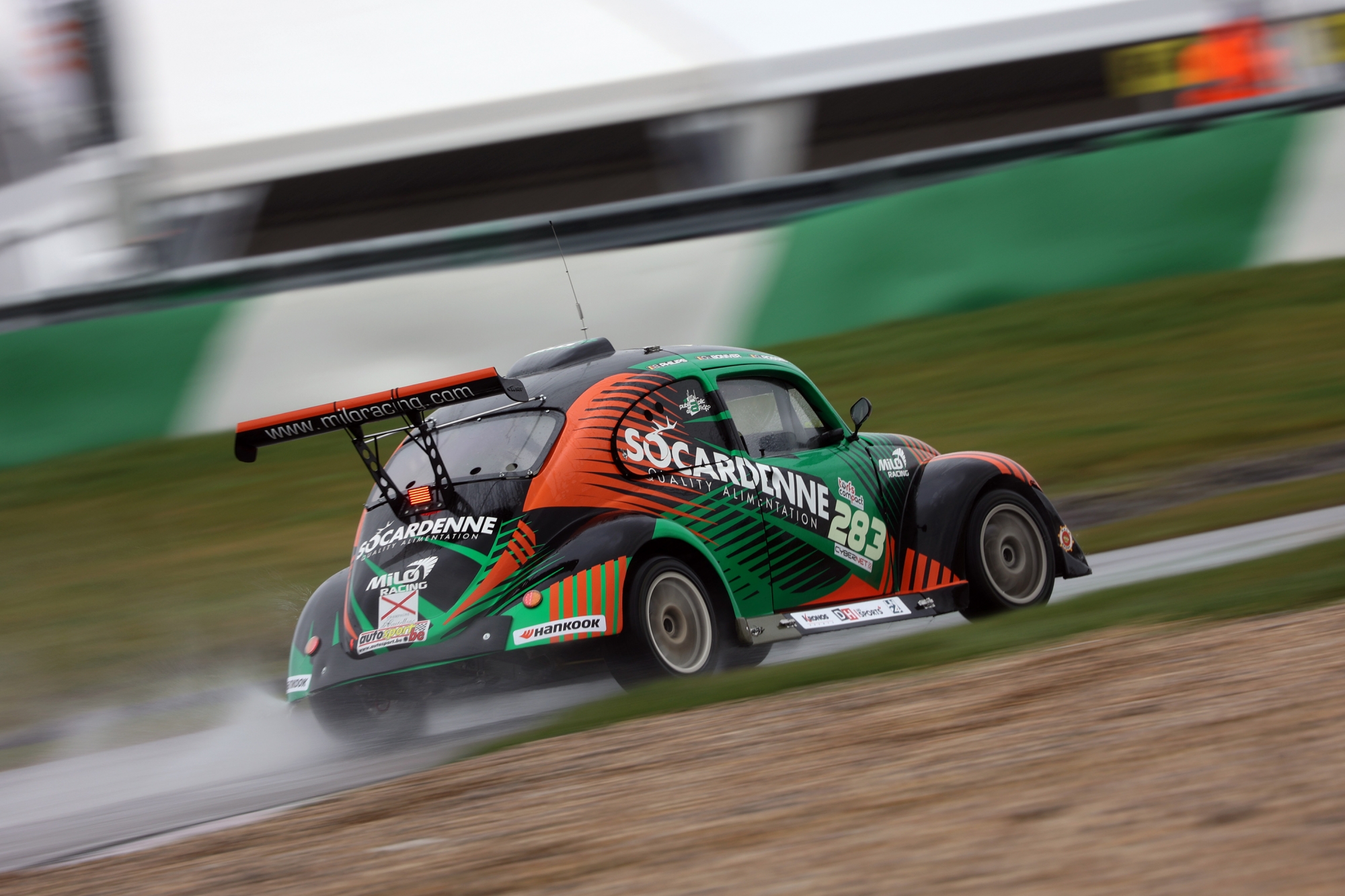 image 4 - Une douche… de champagne pour Milo Socardenne !