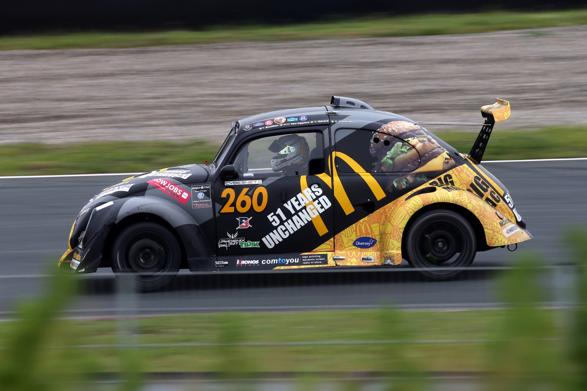 image 0 - McDonald’s devient partenaire des Hankook 25 Hours VW Fun Cup